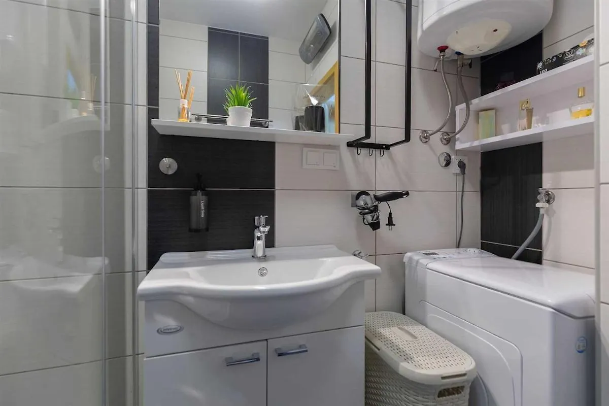 Sea & Stone Apartment No 3 In Starigrad