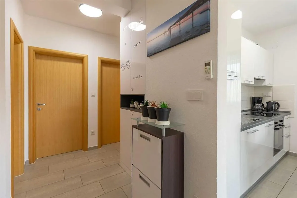 Sea & Stone Apartment No 3 In Starigrad ستاريغغاد باكلينتسا