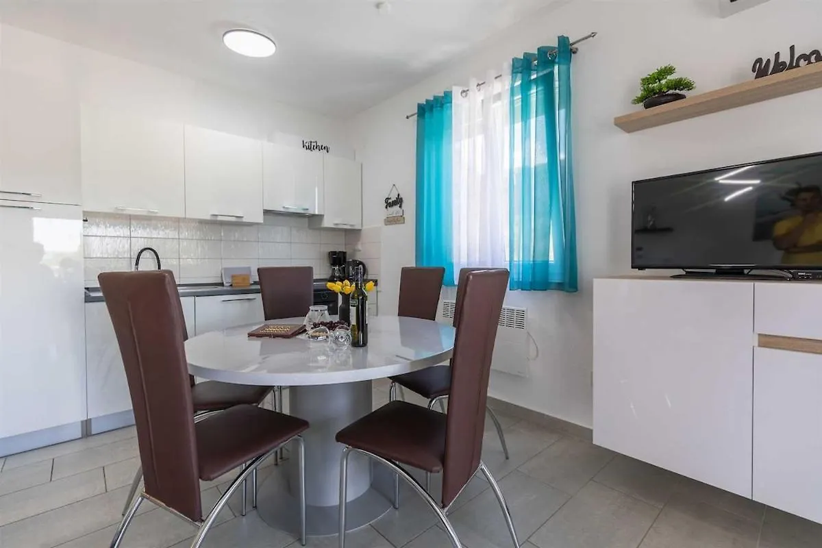 Sea & Stone Apartment No 3 In Starigrad