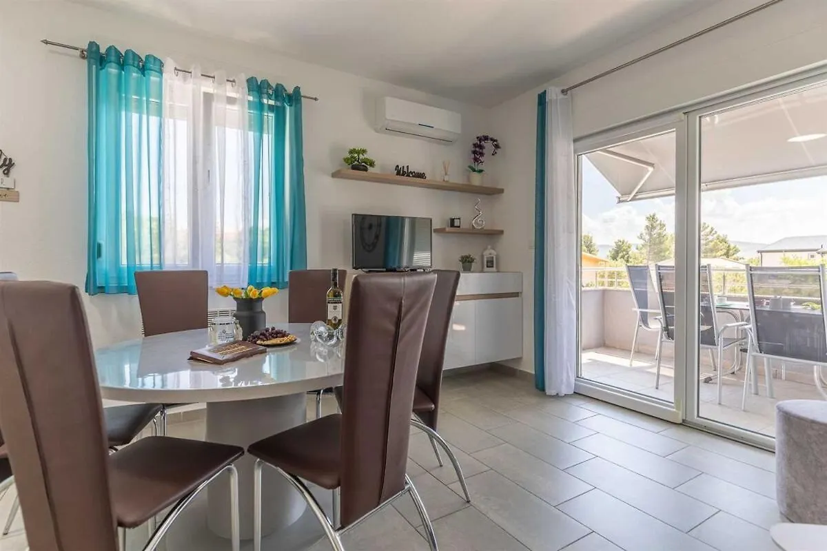 Sea & Stone Apartment No 3 In Starigrad